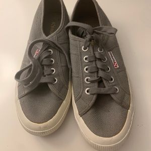 Gray Supergas